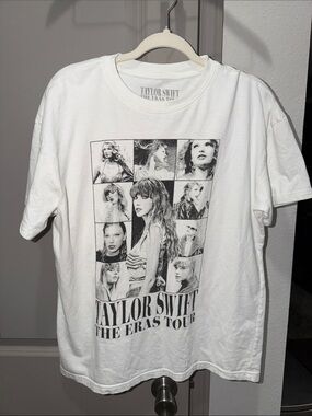 Taylor Swift cream white black Eras tour graphic tshirt tee shirt top M